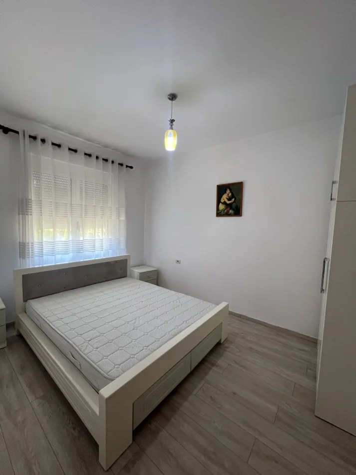 Tirane, jepet me qera shtepi 3+1+Ballkon Kati 2, 105 m² 550 € 