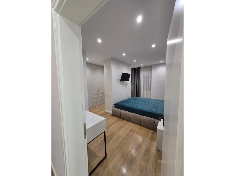 Tirane, jepet me qera apartament 2+1 Kati 6, 117 m² 1.500 € (Blloku)