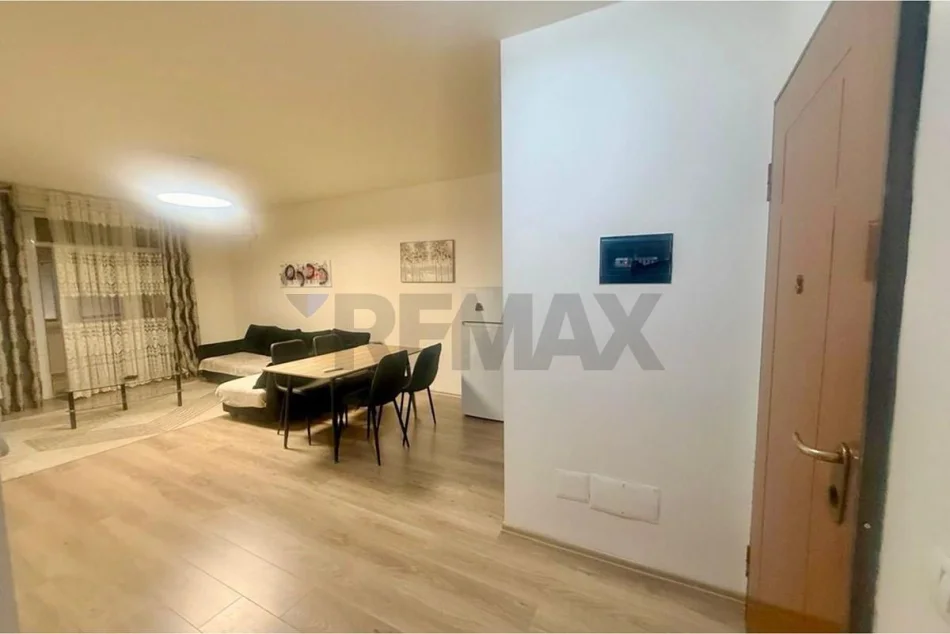 Tirane, jepet me qera apartament , 70 m² 600 € (Prane Pavarotit)