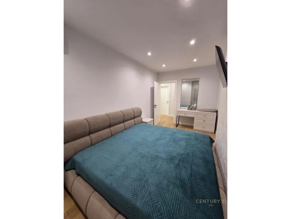 Tirane, jepet me qera apartament 2+1 Kati 6, 117 m² 1.500 € (Blloku)