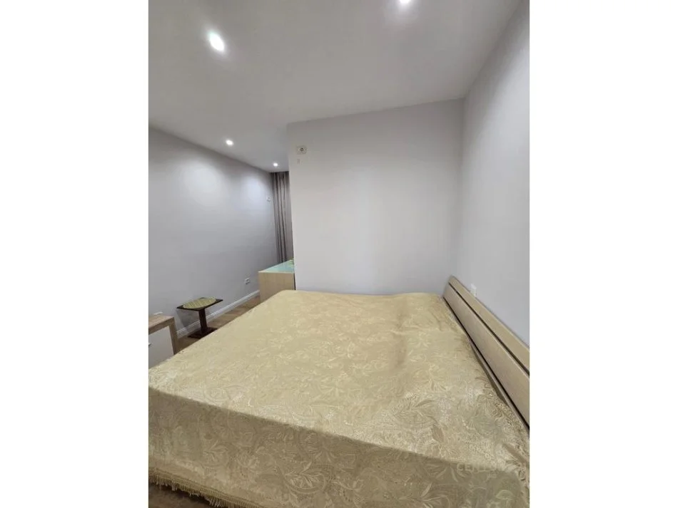 Tirane, jepet me qera apartament 2+1 Kati 6, 117 m² 1.500 € (Blloku)