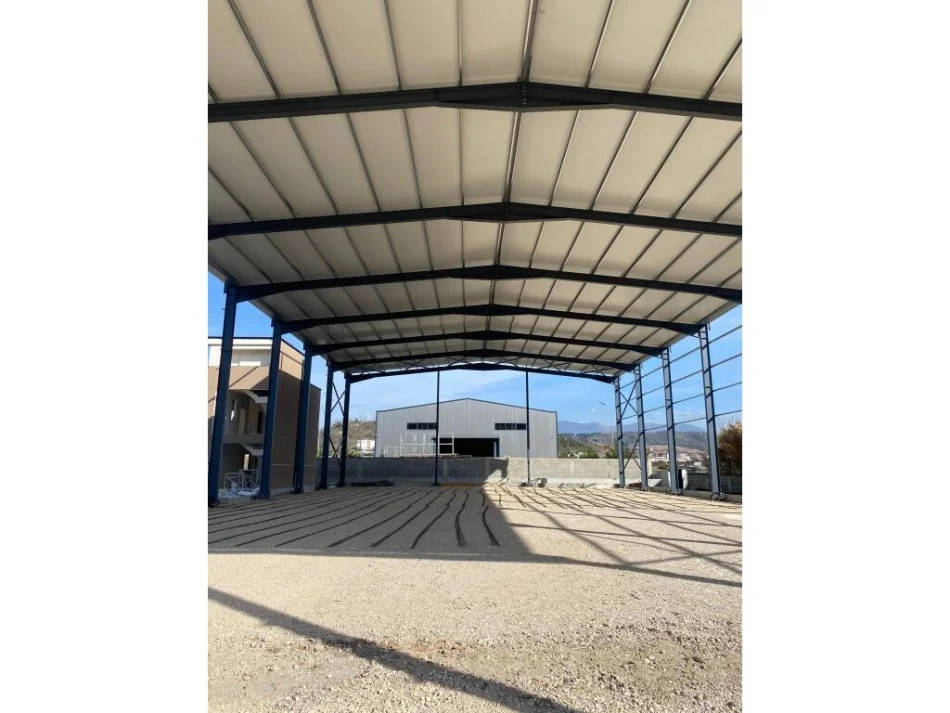 Tirane, jepet me qera Kapanon, 3.500 m² 7.500 € (Vaqarr)