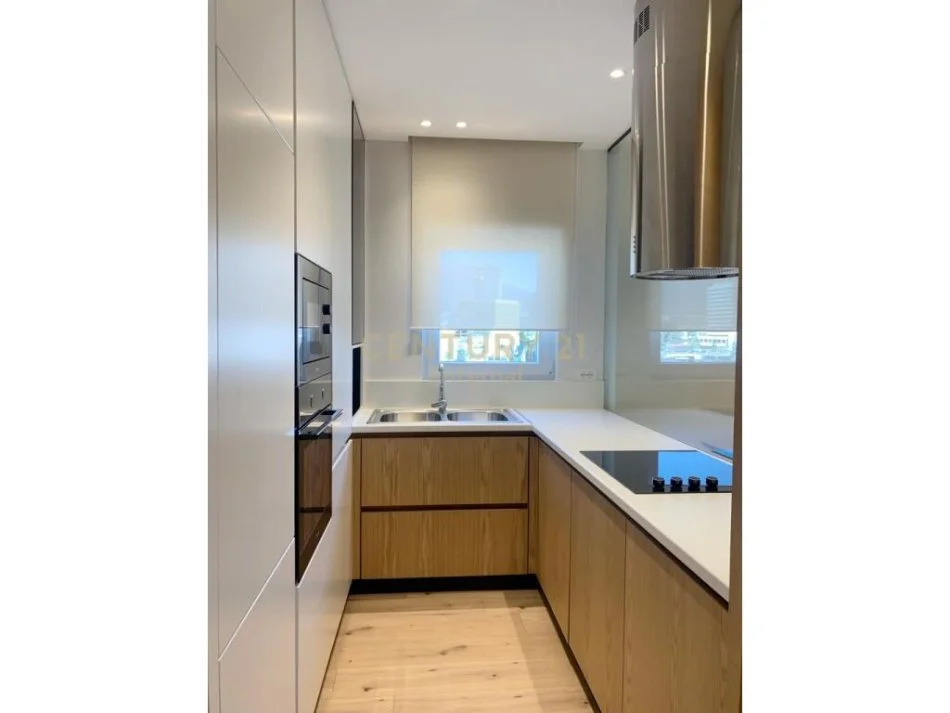 Tirane, jepet me qera apartament 2+1 Kati 6, 97 m² 900 € (Myslym Shyri)