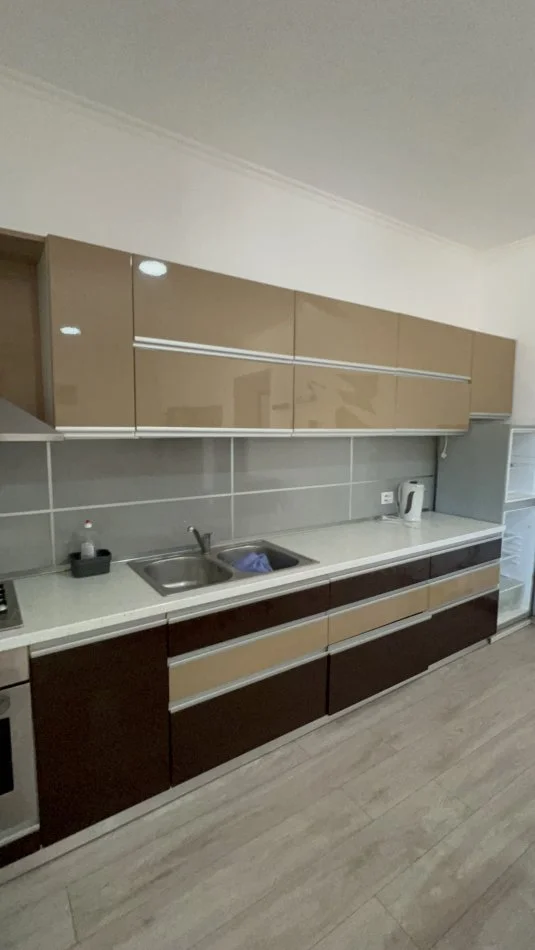 Tirane, jepet me qera shtepi 3+1+Ballkon Kati 2, 105 m² 550 € 