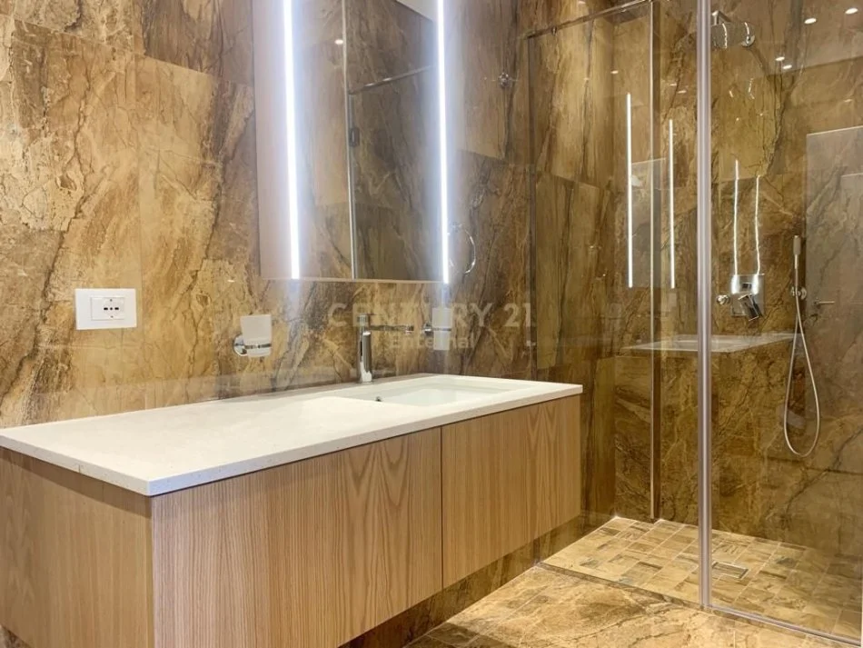 Tirane, jepet me qera apartament 2+1 Kati 6, 97 m² 900 € (Myslym Shyri)