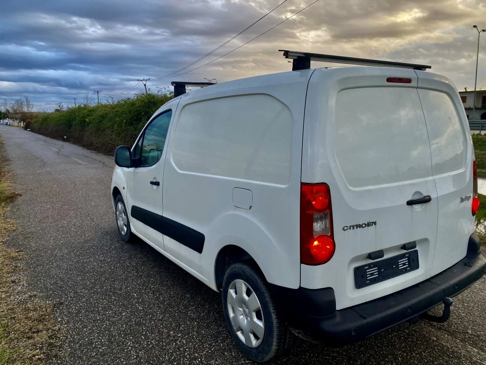 Kavaje, Shitet citroen berlingo motor 1.6  Nafte, e bardhë manuale Kondicioner 19.600 km 3.700 €