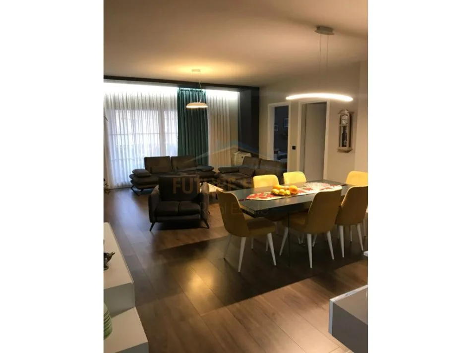 Tirane, jepet me qera apartament 2+1+Ballkon Kati 3, 127 m² 750 € (Shkolla e Baletit)