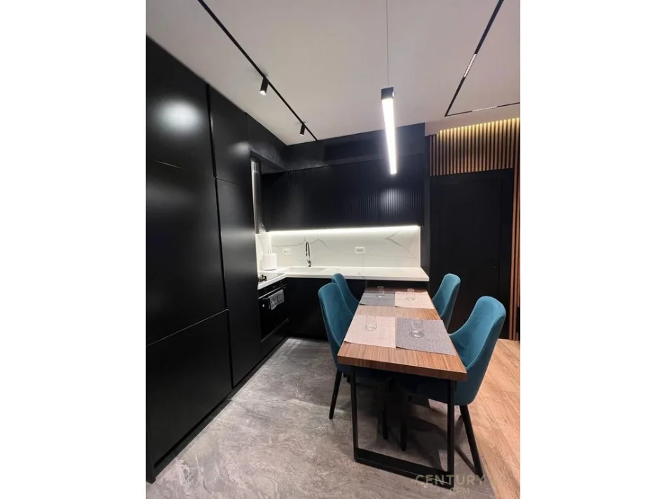 Tirane, jepet me qera apartament 2+1+Aneks+Ballkon Kati 4, 75 m² 1.300 € 