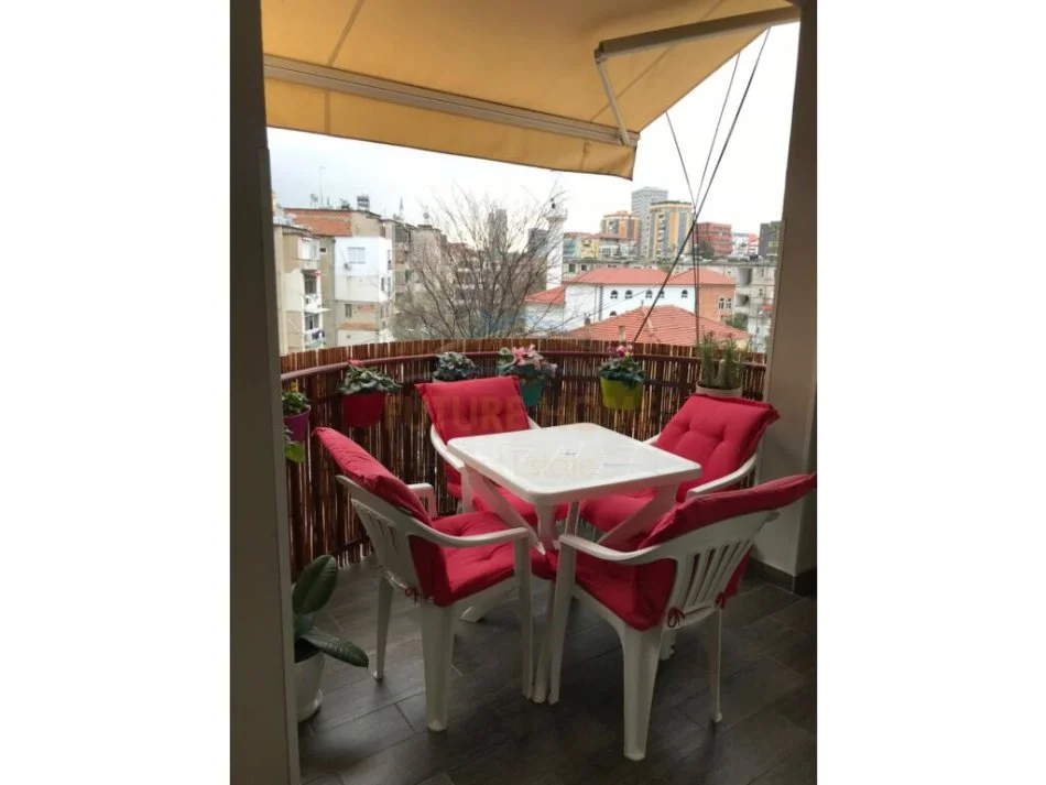 Tirane, jepet me qera apartament 2+1+Ballkon Kati 3, 127 m² 750 € (Shkolla e Baletit)
