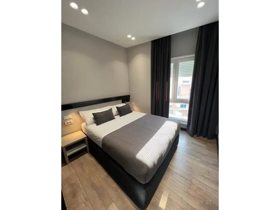 Tirane, jepet me qera apartament 2+1+Aneks+Ballkon Kati 4, 75 m² 1.300 € 