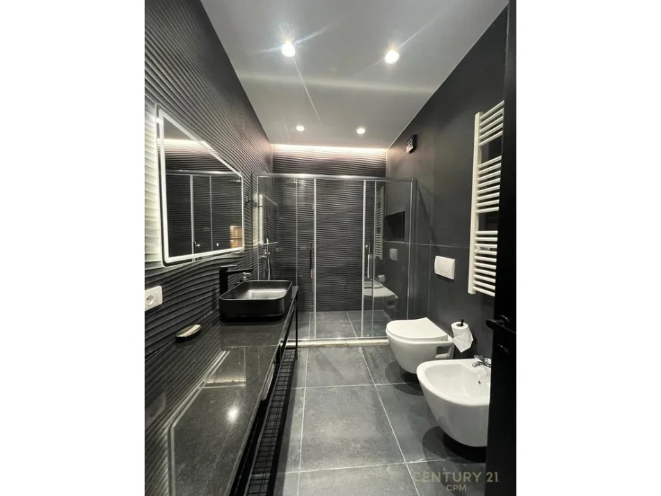 Tirane, jepet me qera apartament 2+1+Aneks+Ballkon Kati 4, 75 m² 1.300 € 