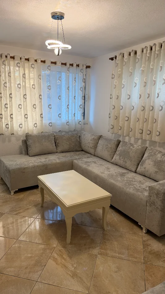 Tirane, jap me qera shtepi 1+1 , 90 m² 200 € 