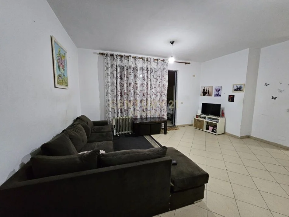 Tirane, shitet apartament 2+1 Kati 5, 92 m² 110.000 € (Yzberisht)
