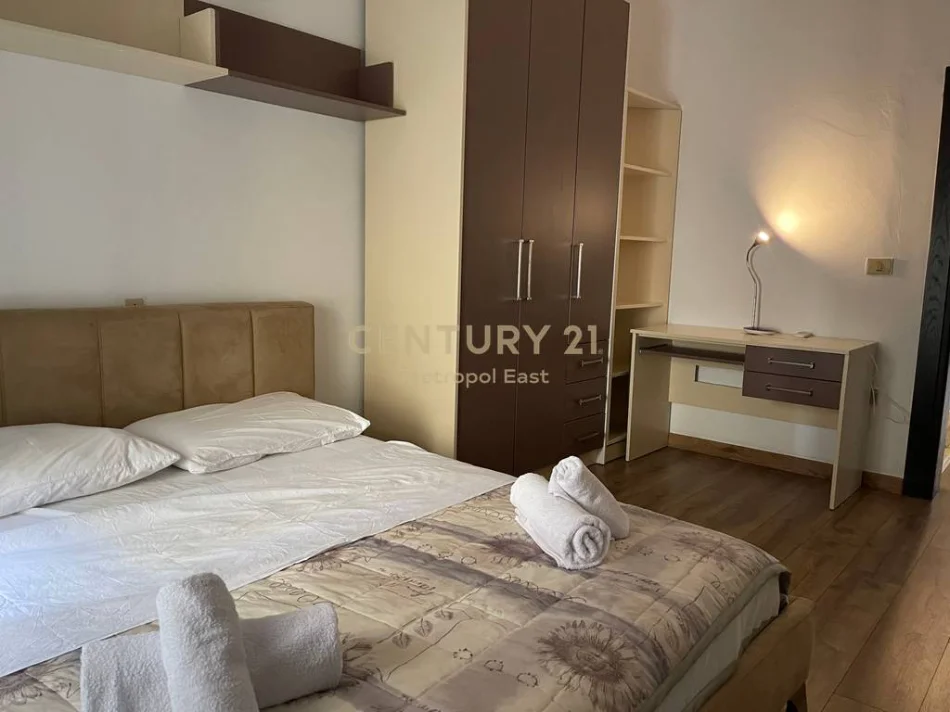 Tirane, jepet me qera Vile 3 Katshe Kati 4, 400 m² 3.000 € 