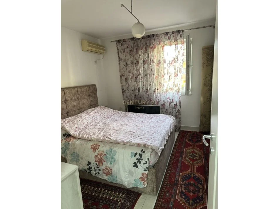 Tirane, shitet apartament 2+1 Kati 3, 75 m² 130.000 € (Globe)