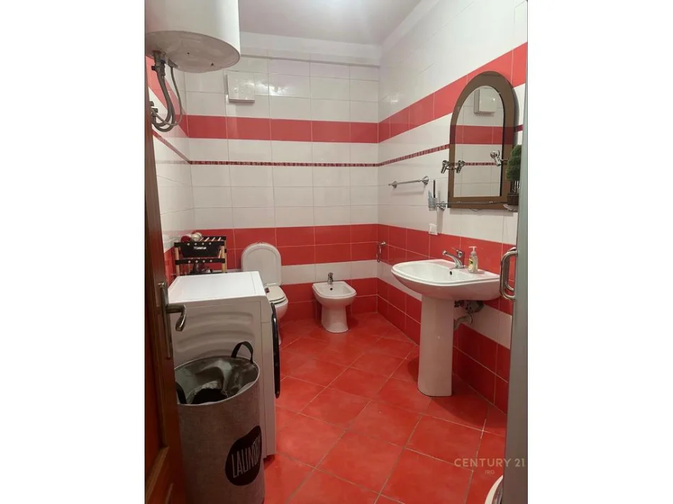 Tirane, jepet me qera apartament 1+1+Aneks+Ballkon Kati 6, 70 m² 700 € 
