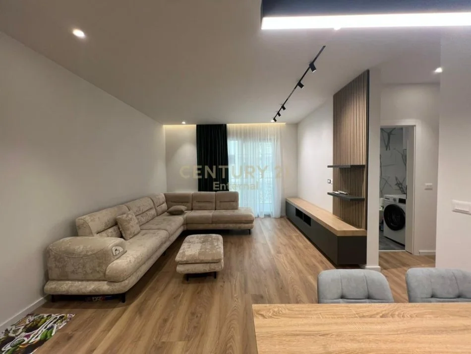 Tirane, shitet apartament 2+1 Kati 4, 125 m² 265.000 € (Fusha Aviacionit)