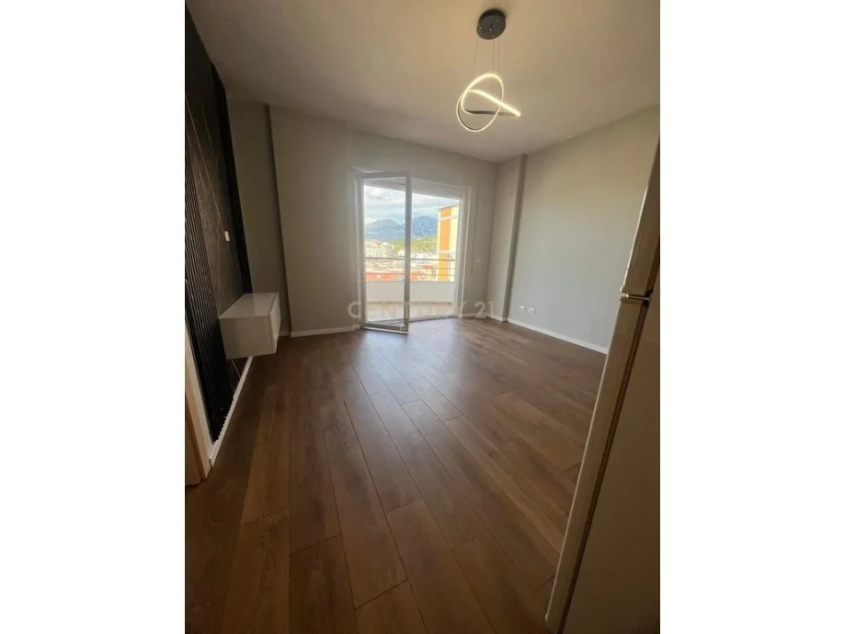 Tirane, shitet apartament 1+1+Ballkon Kati 5, 58 m² 92.000 € 