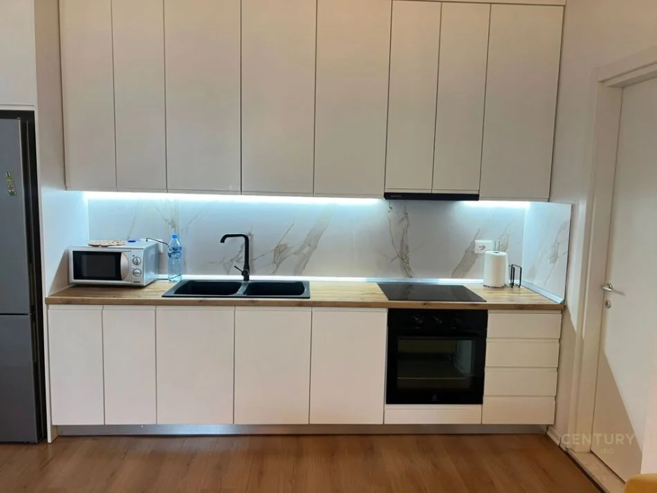 Tirane, jepet me qera apartament 2+1 Kati 10, 87 m² 580 € (Grand Galeri, Yzberisht)