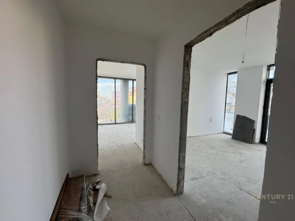 Tirane, jepet me qera apartament+verande | Penthouse 2+1 Kati 3, 194 m² 1.600 € (Lake view residence)