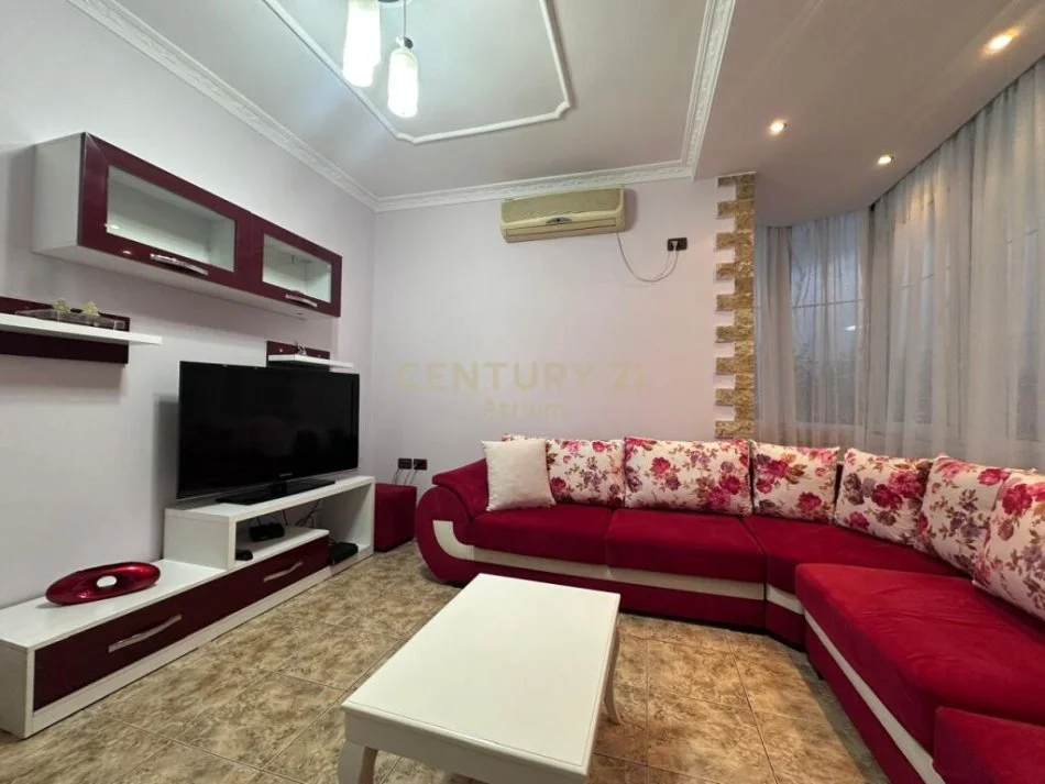 Tirane, jepet me qera apartament 2+1 Kati 5, 65 m² 650 € (Rruga Kavajes)