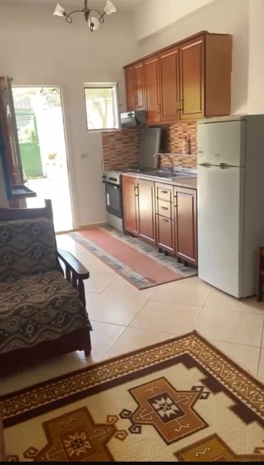 Tirane, jepet me qera shtepi 1+1 Kati 0, 65 m² 280 € (Gjin Gjergji)