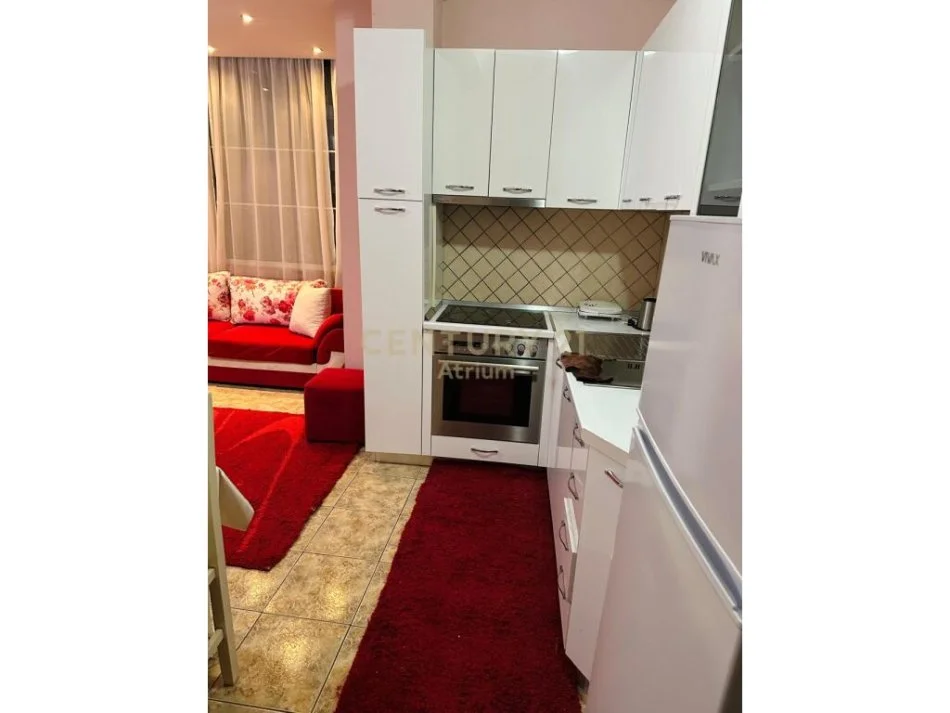 Tirane, jepet me qera apartament 2+1 Kati 5, 65 m² 650 € (Rruga Kavajes)