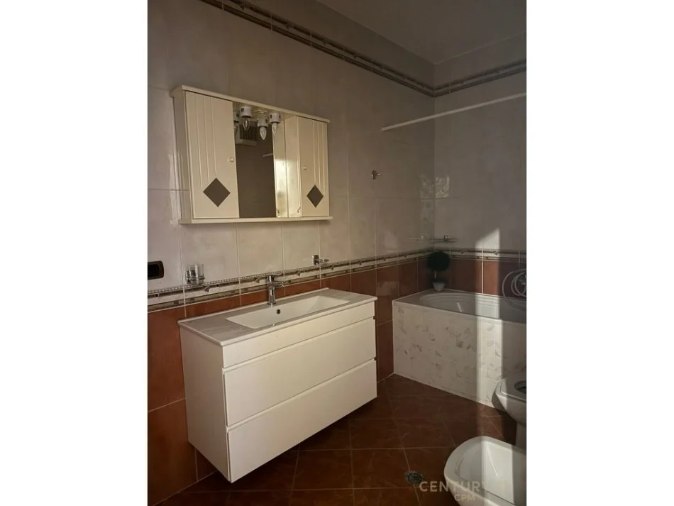 Tirane, shitet apartament 2+1+Ballkon Kati 4, 125 m² 385.000 € 