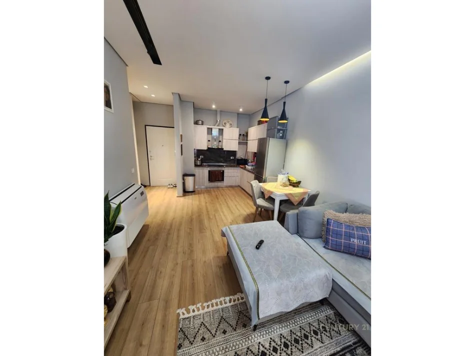 Tirane, jepet me qera apartament 1+1+Aneks+Ballkon Kati 4, 76 m² 950 € 