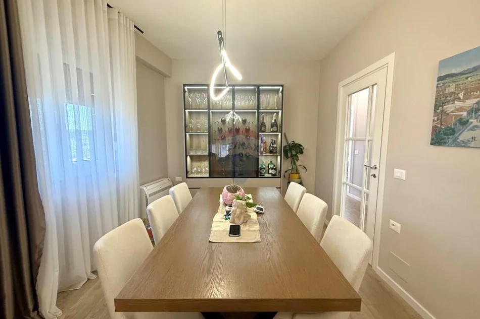 Tirane, shitet apartament 2+1 , 136 m² 365.000 € (Bulevardi i Ri)