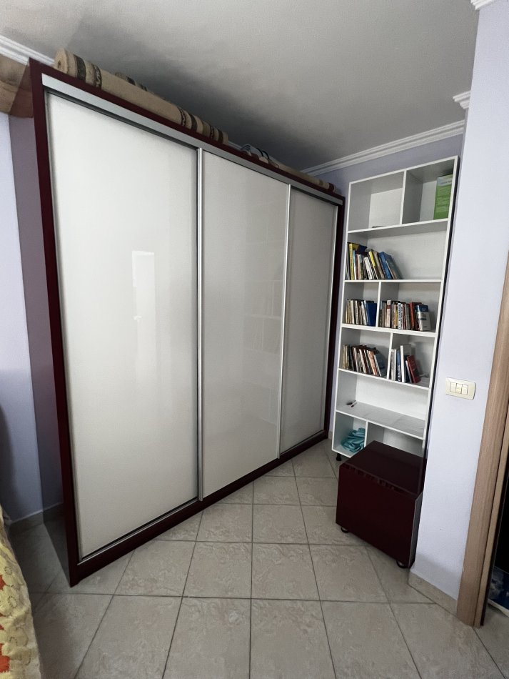 Tirane, jepet me qera apartament 1+1+Ballkon Kati 4, 58 m² 400 € (Rruga Feim Ibrahimi,Nr. ap.21)