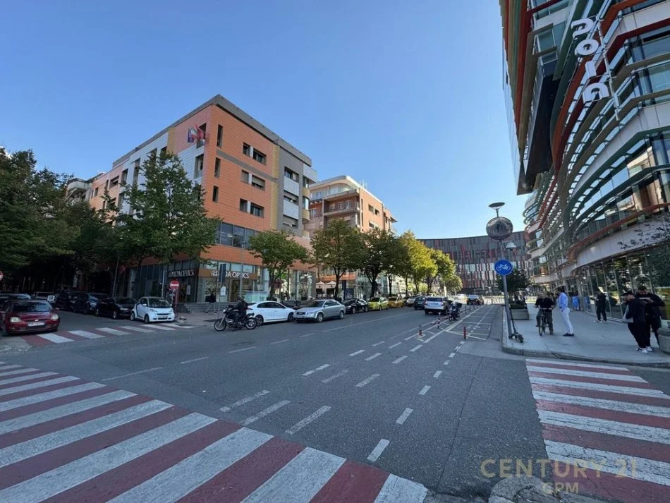 Tirane, shitet apartament 2+1 Kati 4, 140 m² 650.000 € 