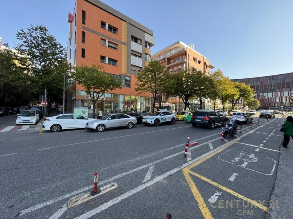 Tirane, shitet apartament 2+1 Kati 4, 140 m² 650.000 € 