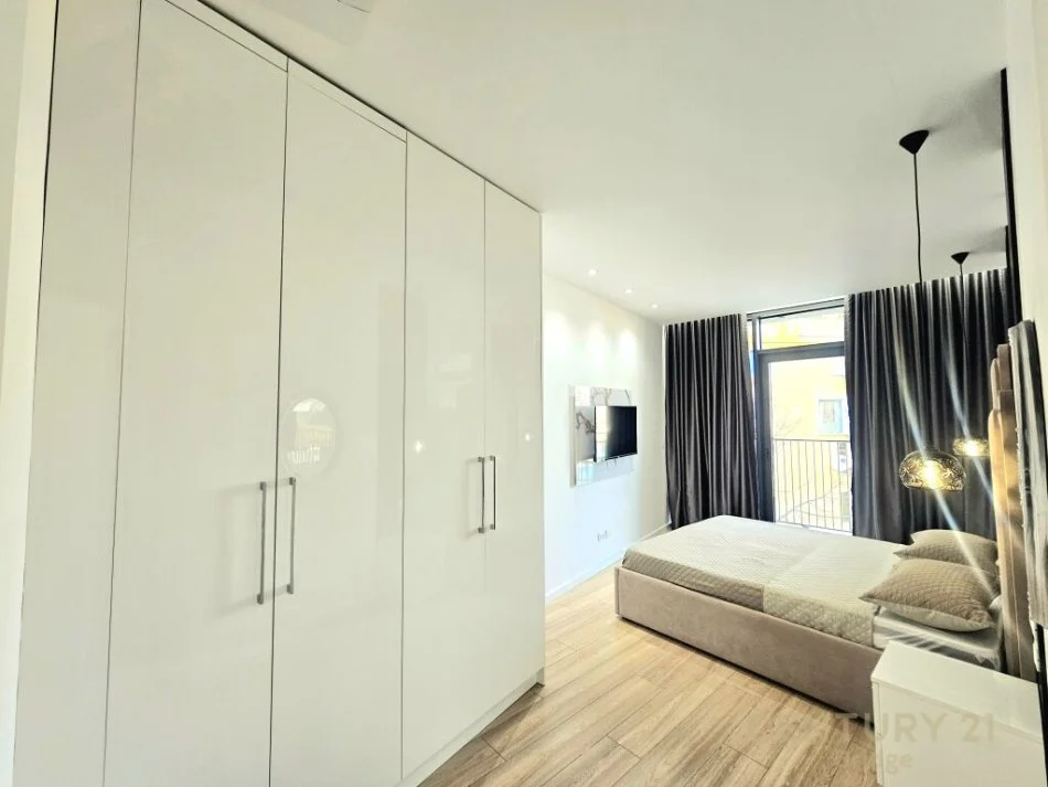 Tirane, jepet me qera apartament 2+1+ parkim,Kati 2, 88 m² 1.300 € (Lake View Residence)