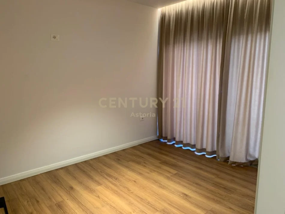 Tirane, jepet me qera apartament 2+1+Aneks+Ballkon Kati 1, 129 m² 1.200 € (O2 residence)