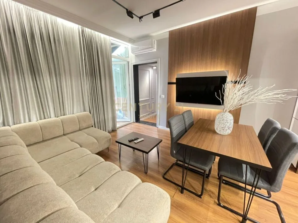 Tirane, jepet me qera apartament 2+1 Kati 8, 86 m² 900 € (Prane Concord Center)