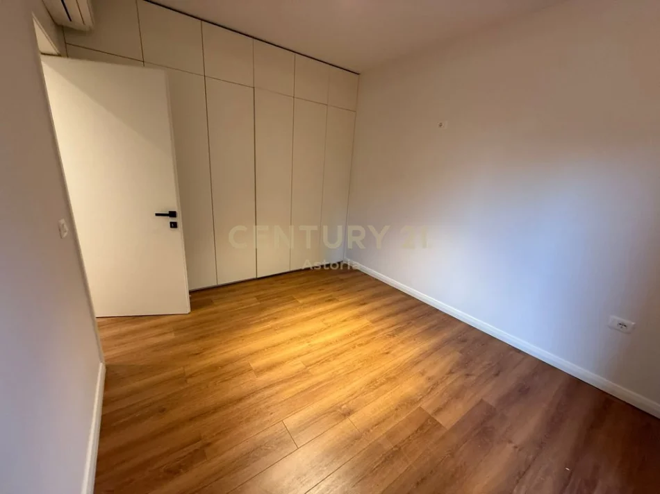 Tirane, jepet me qera apartament 2+1+Aneks+Ballkon Kati 1, 129 m² 1.200 € (O2 residence)