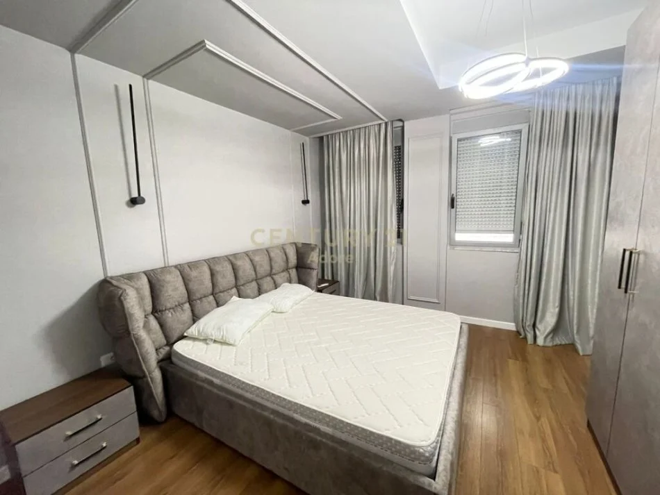 Tirane, jepet me qera apartament 2+1 Kati 8, 86 m² 900 € (Prane Concord Center)