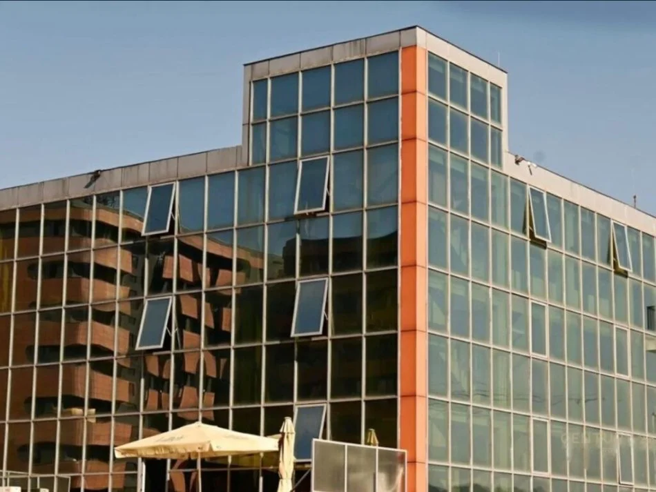 Tirane, jepet me qera ambjent biznesi , 1.244 m² 8.700 € (Astir)