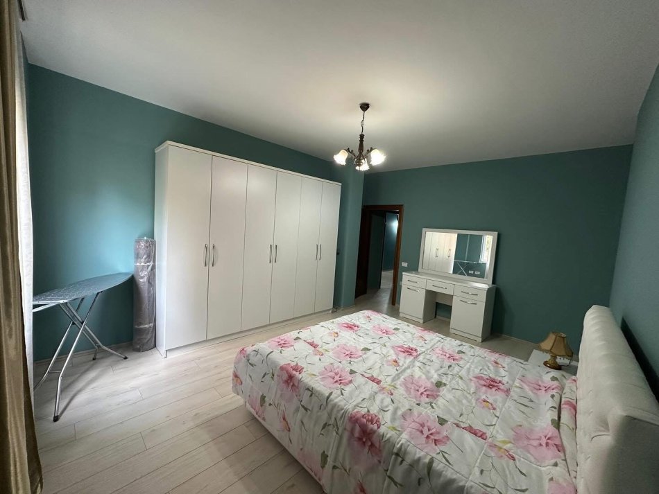 Tirane, jepet me qera apartament 1+1 Kati 3, 70 m² (Rruga elbasanit)