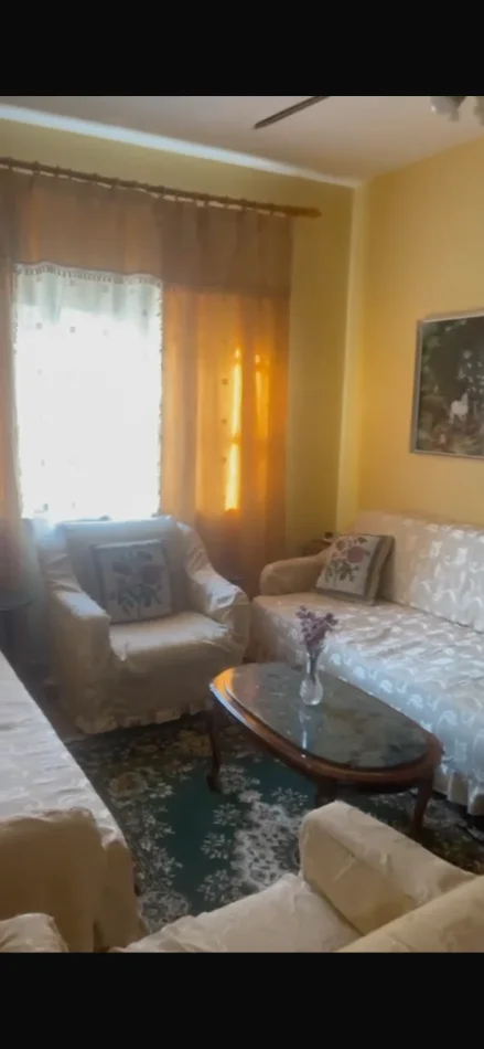 Tirane, jepet me qera apartament 2+1 Kati 5, 75 m² 450 € (Rruga Ferit Xhajko)