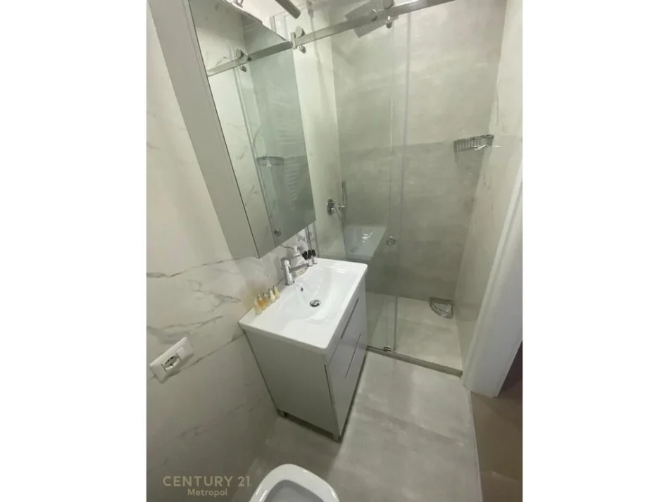 Tirane, jepet me qera apartament 2+1+Ballkon Kati 3, 115 m² 1.300 € 