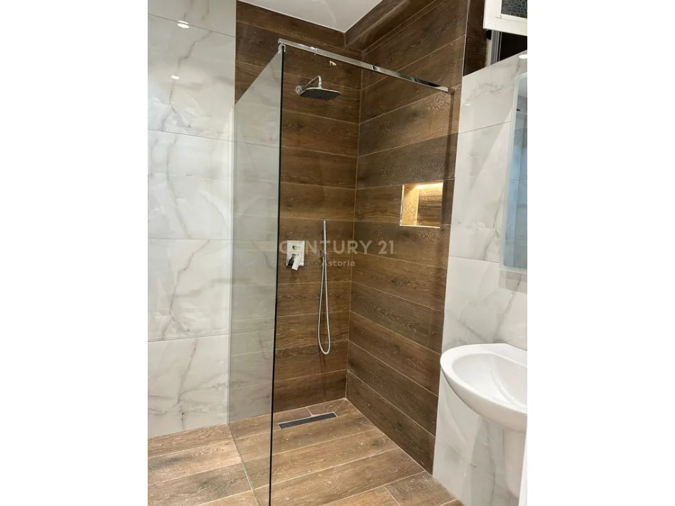 Tirane, jepet me qera apartament 1+1+Aneks+Ballkon Kati 5, 78 m² 600 € (E 88)