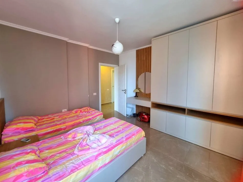 Tirane, jepet me qera apartament 2+1+Ballkon Kati 3, 115 m² 1.300 € 