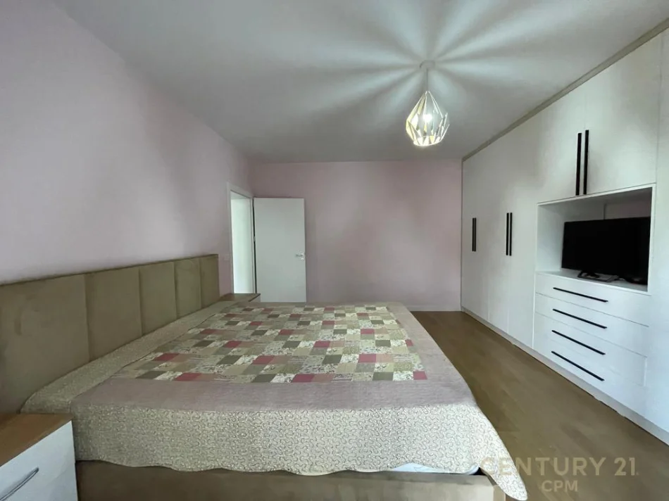 Tirane, jepet me qera apartament 1+1+Aneks+Ballkon Kati 1, 62 m² 800 € 