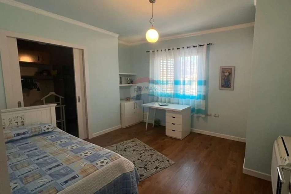Tirane, jepet me qera apartament 2+1 Kati 5, 110 m² 1.300 € 