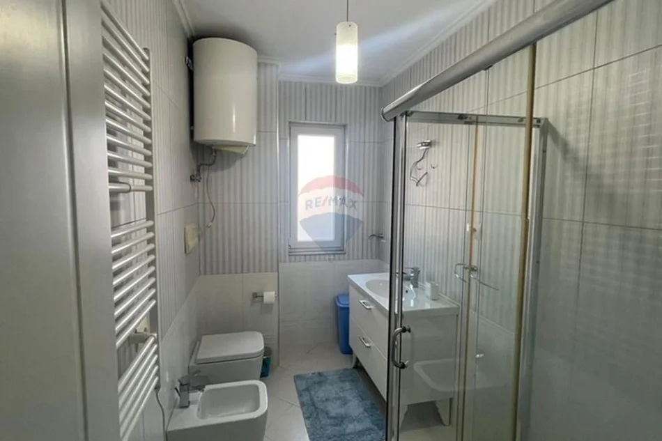 Tirane, jepet me qera apartament 2+1 Kati 5, 110 m² 1.300 € 