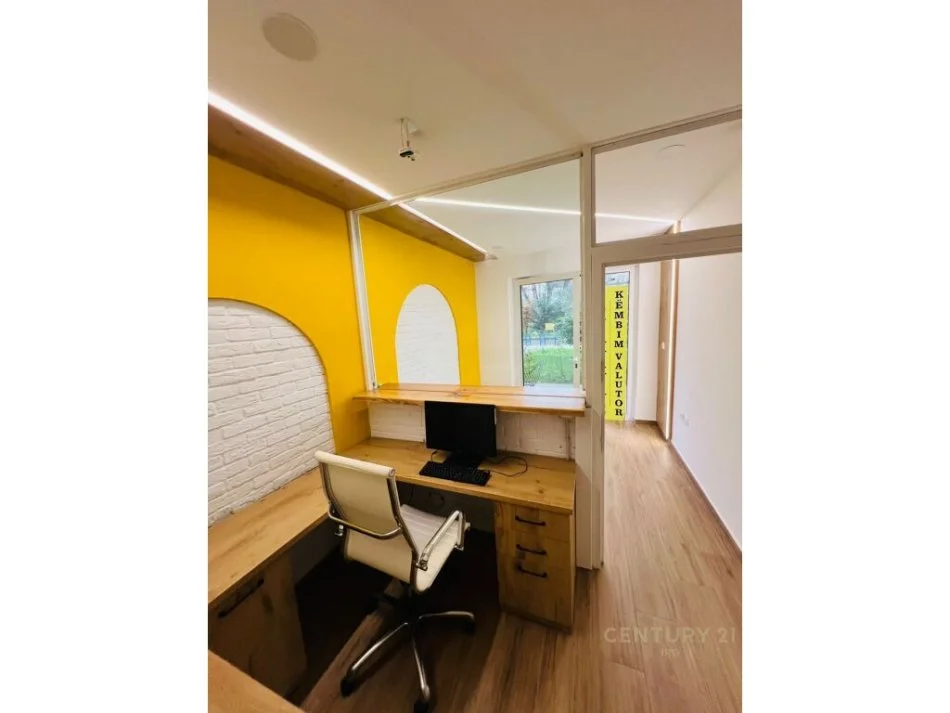 Tirane, jepet me qera ambjent biznesi Kati 0, 30 m² 350 € (Mangalem)