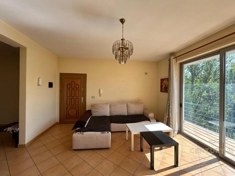 Tirane, jepet me qera apartament 1+1+Ballkon Kati 4, 75 m² 500 € 