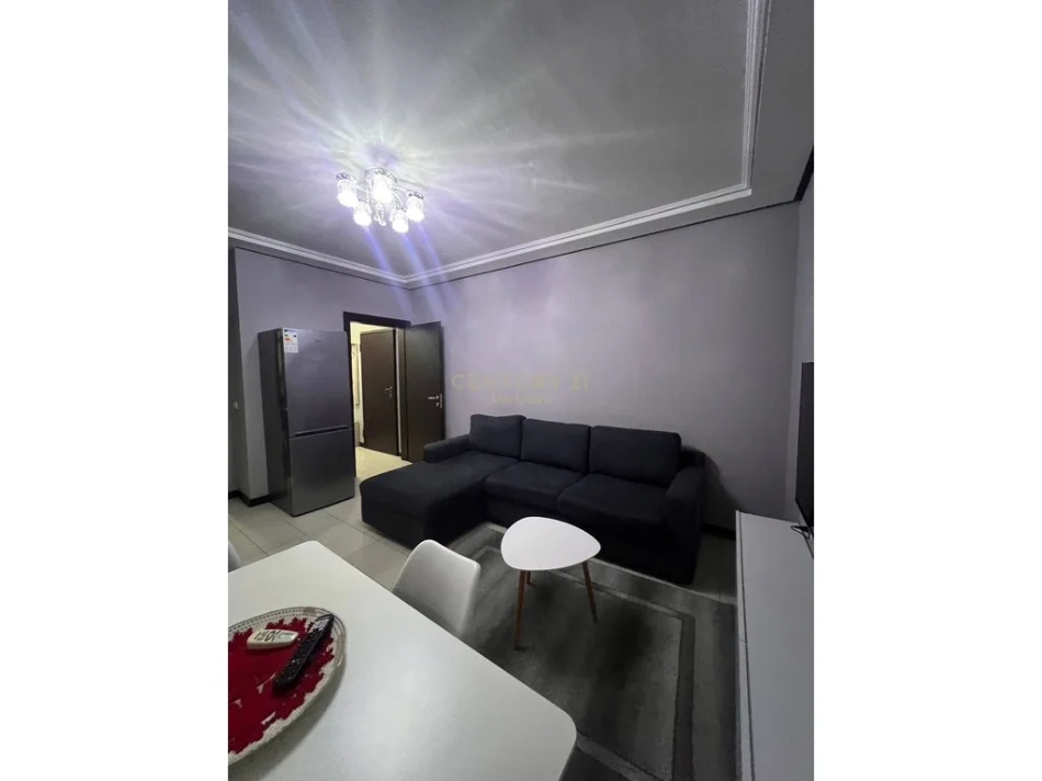 Tirane, jepet me qera apartament 1+1+Aneks+Ballkon Kati 4, 65 m² 700 € 